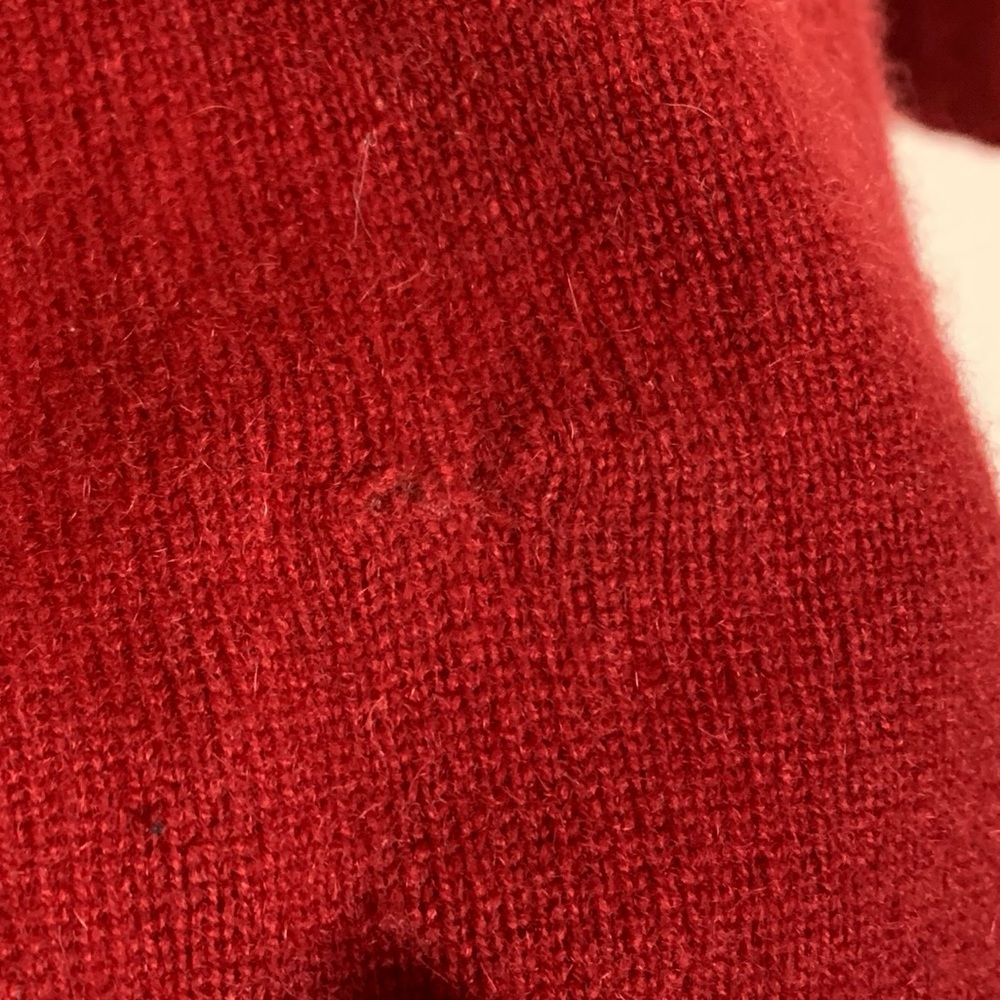 Three Dots red 100% cashmere v-neck sweater, size medium - Picture 8 of 8